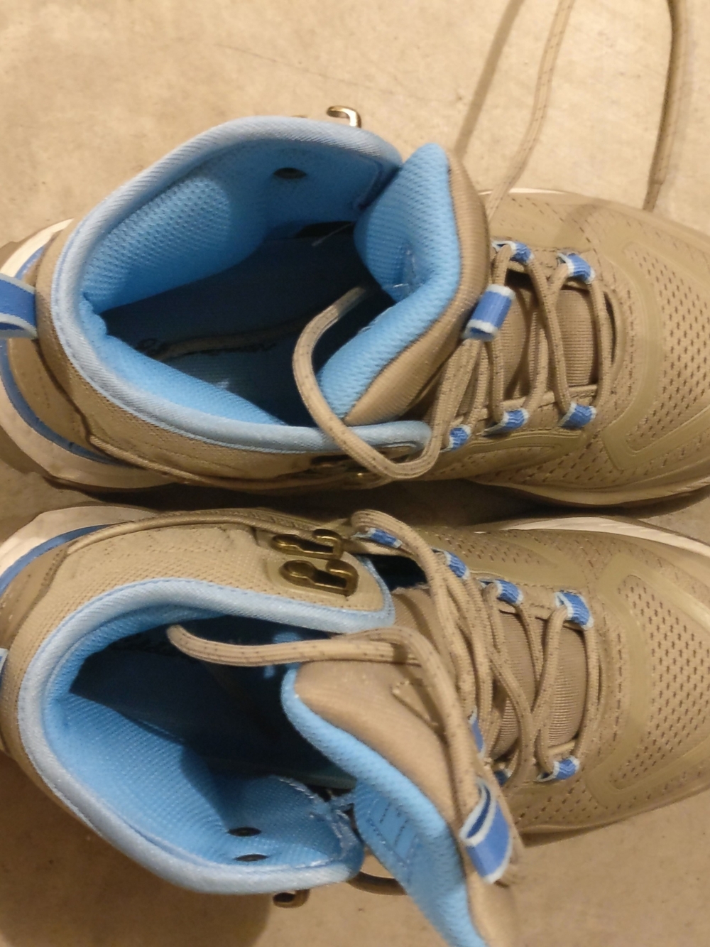 Columbia Women's Tan Boots with Light Blue Lining